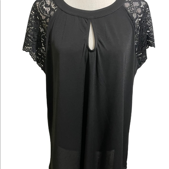 Torrid round neckline with keyhole front lace shoulder size 0 plus size - Picture 10 of 12